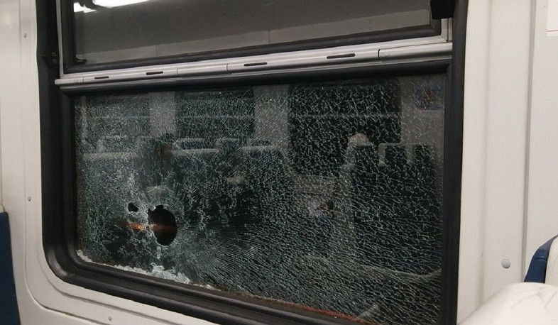 Անհայտ անձինք քարեր են նետել Երևան-Գյումրի երթուղին սպասարկող մարդատար էլեկտրագնացքի վրա՝ կոտրելով պատուհանի ապակին