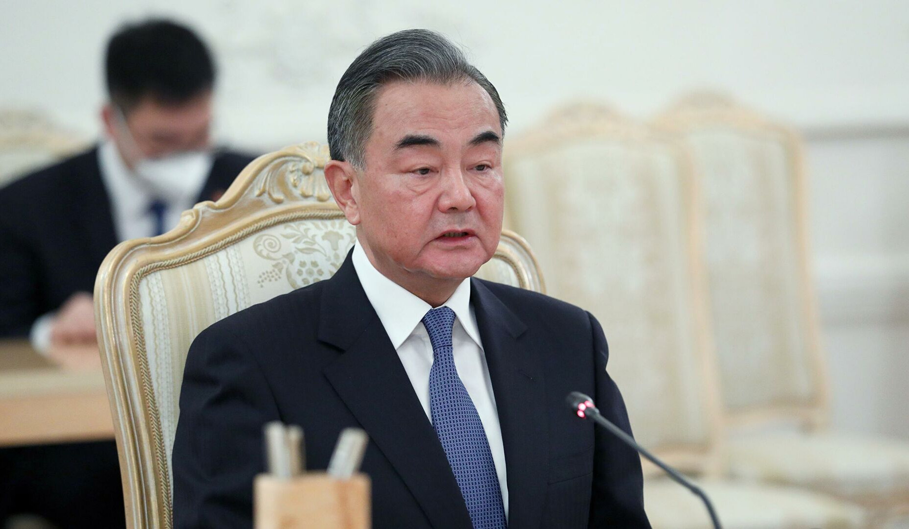 Глава МИД КНР призвал США снять санкции с Афганистана