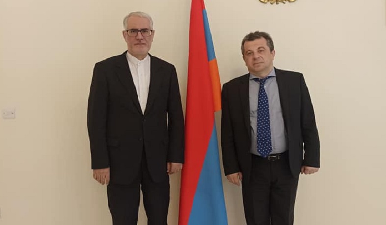 ER-nın Qatardakı səfiri eyni ölkədə İİR-nın səfiri ilə regional gündəliyə dair məsələləri müzakirə edib