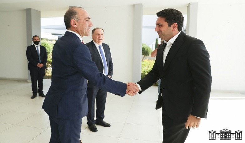 Делегация во главе с Аленом Симоняном встретилась с председателем Межпарламентской комиссии по сотрудничеству Кипр – Армения