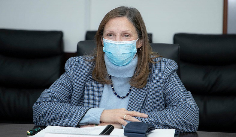 Ambassador Lynne Tracy spoke about possibilities of donating vaccines from USA to Armenia at meeting with Anahit Avanesyan