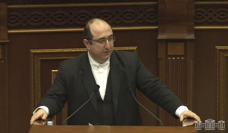 ԱԺ-ն քննարկում է ԿԲ խորհրդի անդամի պաշտոնում Արտակ Մանուկյանի թեկնածությունը