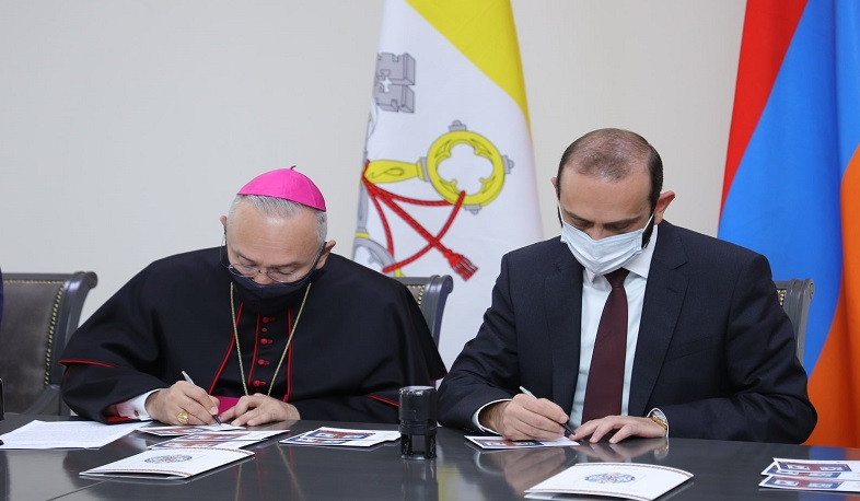 Արարատ Միրզոյանը և Էդգար Պենյա Պառան մասնակցել են 2 նամականիշով գեղաթերթիկի մարման արարողությանը