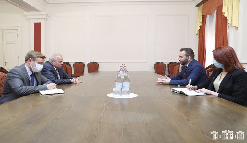 Конджорян коснулся проблемы немедленного возвращения армянских военнопленных на встрече с послом России