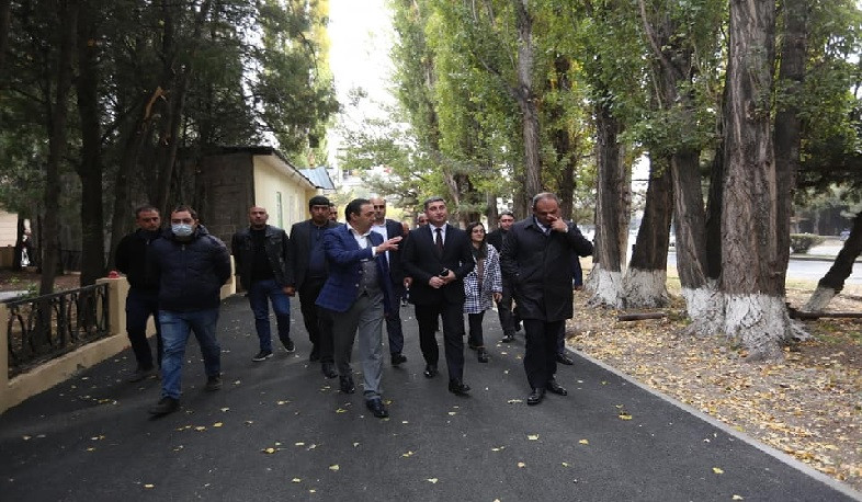 ՏԿԵ նախարարը հետևել է «Քարերի սիմֆոնիա» հուշարձանից դեպի Խոսրովի արգելոց տանող ճանապարհի շինարարության ընթացքին