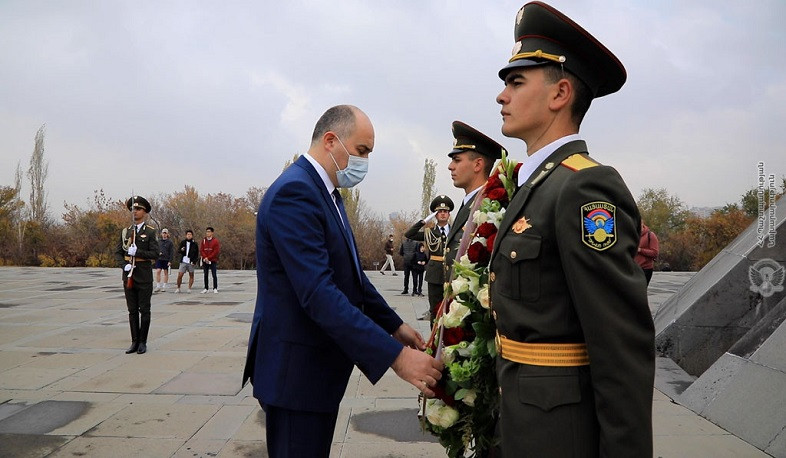 Министр обороны Грузии посетил мемориал Геноцида армян