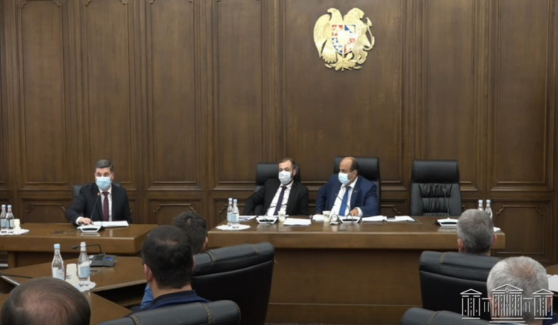 Գործող որոշ համայնքապետեր սկսել են դատարկել խոշորացվող համայնքների գյուղապետարանների դարակները. Գնել Սանոսյան