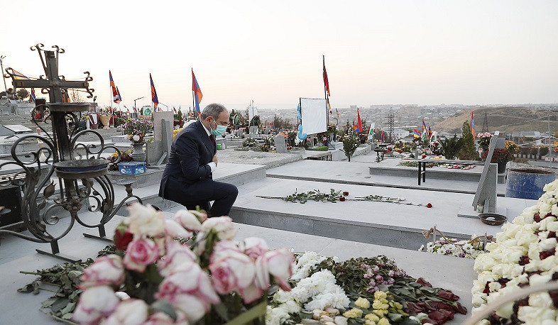 ՀՀ վարչապետը Եռաբլուրում հարգանքի տուրք է մատուցել 44-օրյա պատերազմում զոհված հայորդիների հիշատակին