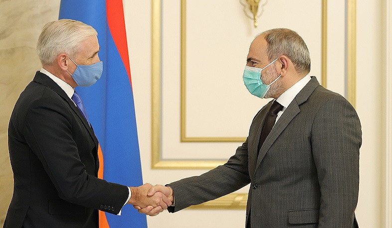 Премьер-министр Армении провел прощальную встречу с постоянным координатором ООН в Армении
