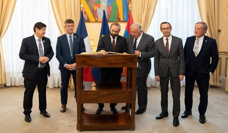 Ermənistan xarici işlər naziri Fransa Senatının sədri ilə görüşüb