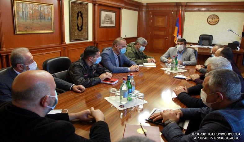 Թիրախային կրակոցներից ունեցած զոհերի և վիրավորների փաստերը ստիպում են պաշտպանական նոր մեթոդներ կիրառել. Արցախի նախագահը խորհրդակցություն է հրավիրել