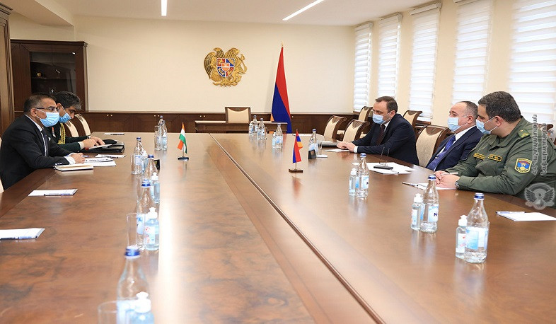 Armenian Defense Minister and newly appointed Military Attache of India discuss cooperative issues