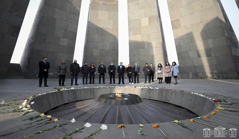 Ukrayna Ali Radasının deputatları Tsitsernakaberd memorialını ziyarət ediblər