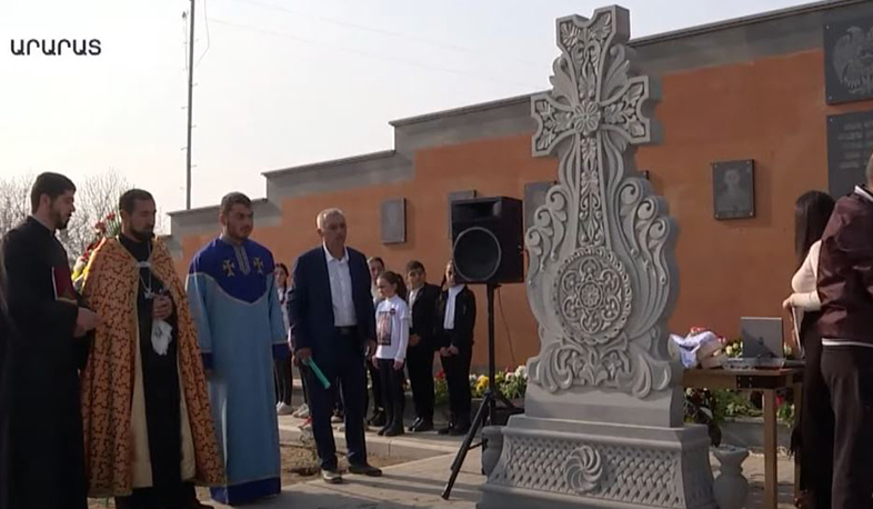 Խաչքար՝ ի հիշատակ պատերազմում զոհված հայորդիների