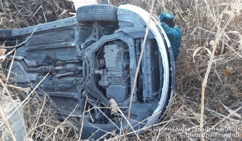 Երևան-Մեղրի ավտոճանապարհին ավտոմեքենան դուրս է եկել երթևեկելի հատվածից և կողաշրջվել