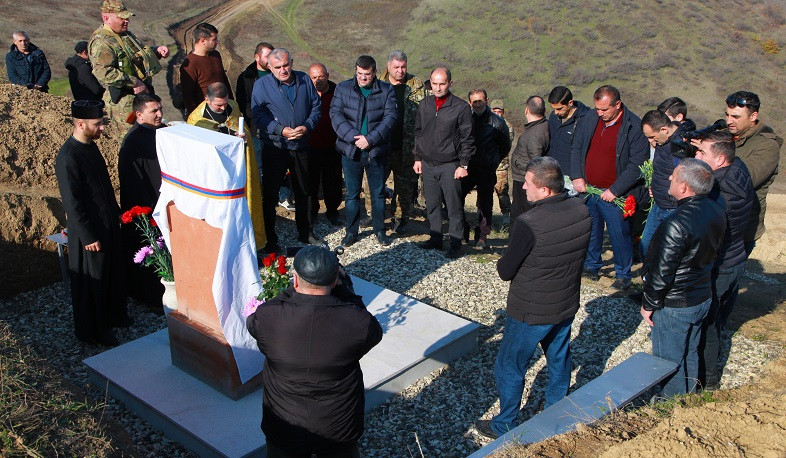 Artsax Prezidenti döyüş mövqelərindən birində xaçkarın açılış mərasimində iştirak etdi