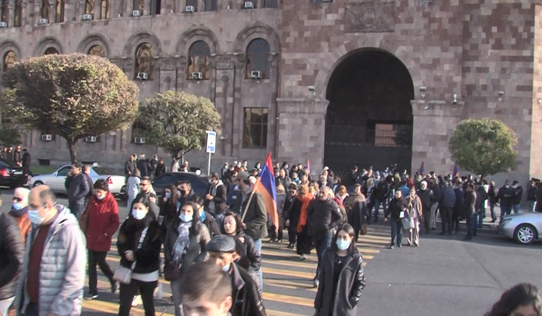 Բողոքի ակցիա՝ Կառավարության շենքի առջև