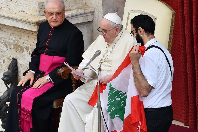 Pope promises to help moribund Lebanon to rise again
