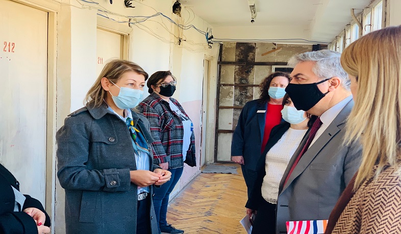 USAID-in Vaşinqton ofisinin direktor müavini Dağlıq Qarabağdan didərgin düşmüş şəxslərlə görüşüb