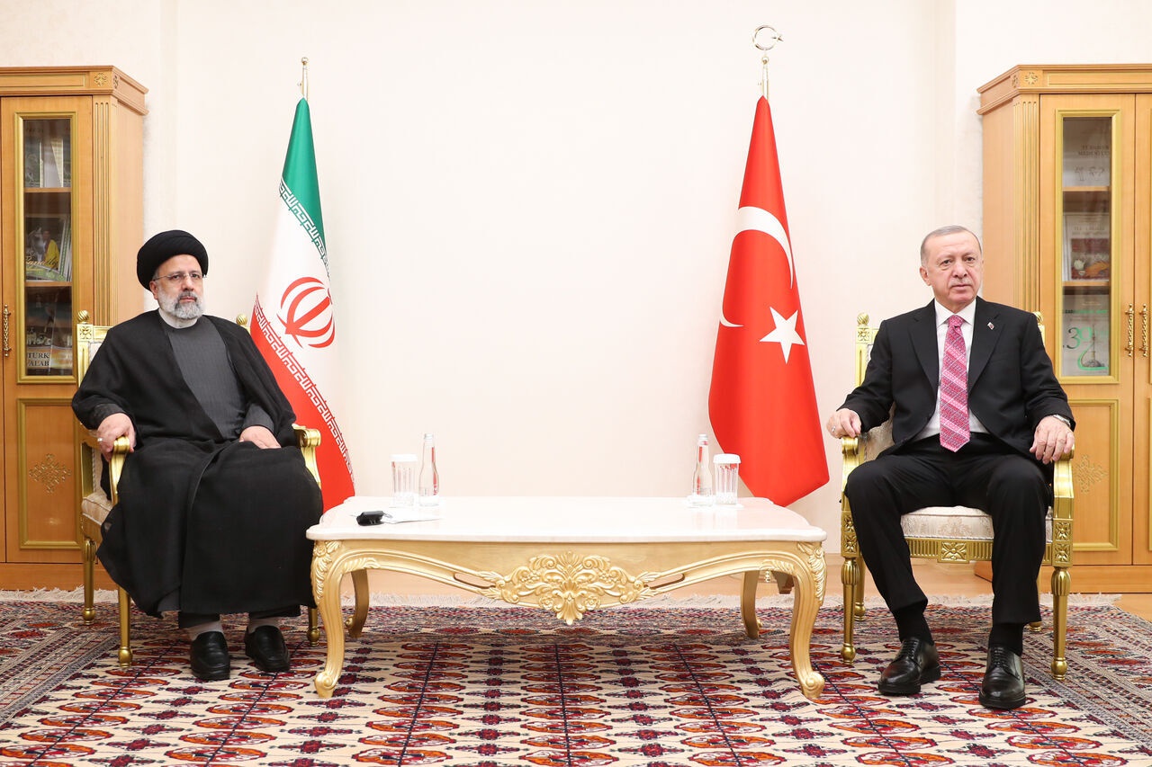 Iranian, Turkey presidents meet in Turkmenistan