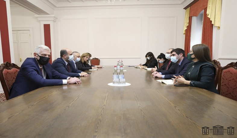 During meeting with delegation of Greek Parliament joint work in international structures discussed