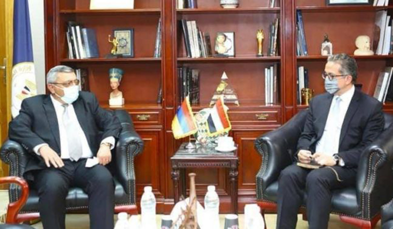 Səfir Poladyan Misirin turizm naziri ilə görüşüb