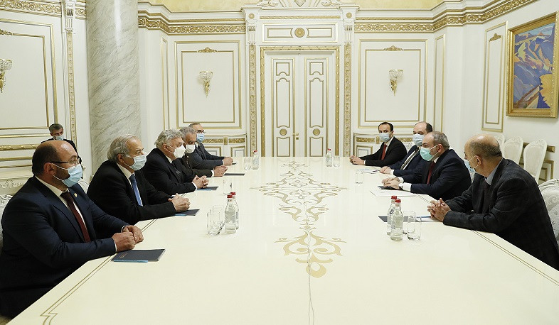 Nikol Paşinyan Demokratik Liberal Partiyasının nümayəndələri ilə görüşüb