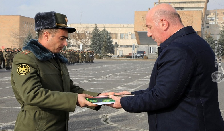 Արման Սարգսյանը ավարտական վկայագրեր և խորհրդանշական դաշույններ է հանձնել կուրսանտներին