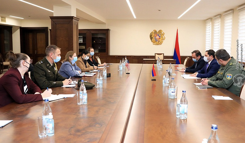 Armenian Defense Minister and US Ambassador discuss issues of border situation and security