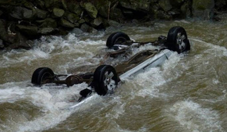 Ավտոմեքենան 8 մ բարձրությունից ընկել է Աղստև գետը. կան տուժածներ