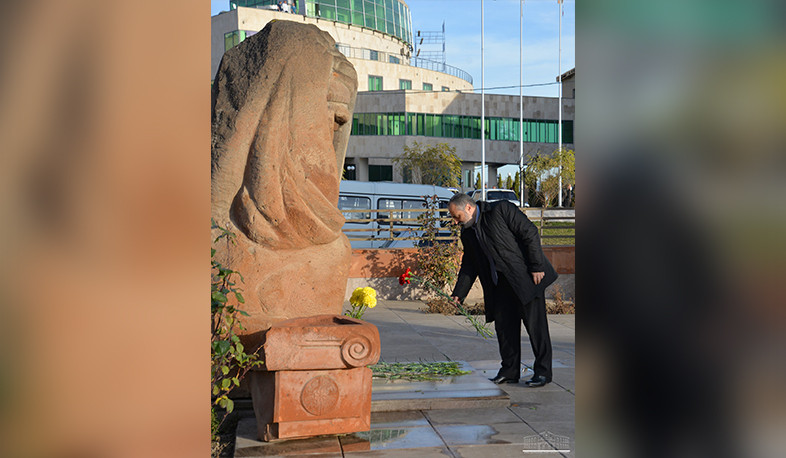 David Babayan laid flowers on monument to victims of earthquake visiting Stepanakert Memorial Complex