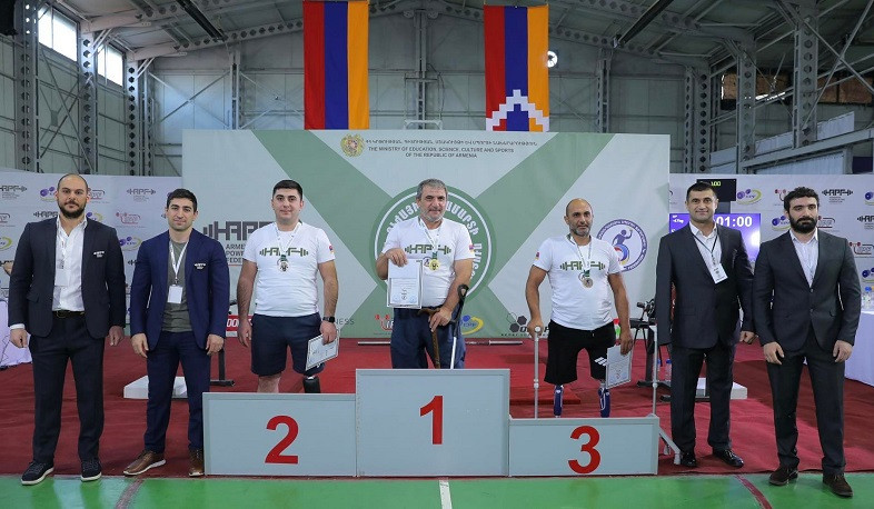 Հաշմանդամություն ունեցող մարզիկները որոշել են սեղմում հենարանից վարժության Հայաստանի չեմպիոններին