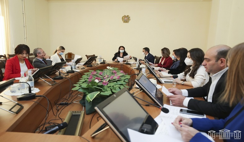 Լրացումներ են առաջարկվում «Պետական պաշտոններ և պետական ծառայության պաշտոններ զբաղեցնող անձանց վարձատրության մասին» օրենքում