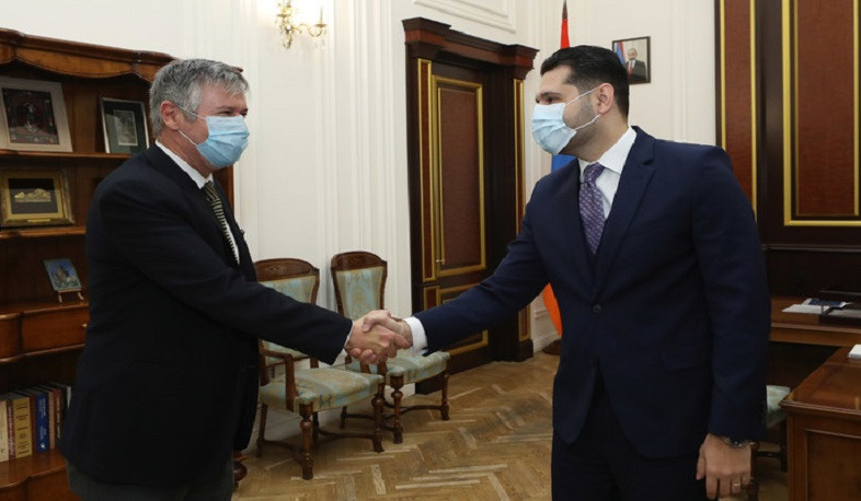 Вице-премьер Амбарцум Матевосян и директор офиса АБР в Армении обсудили инвестиционную программу дорожного коридора «Север-Юг»