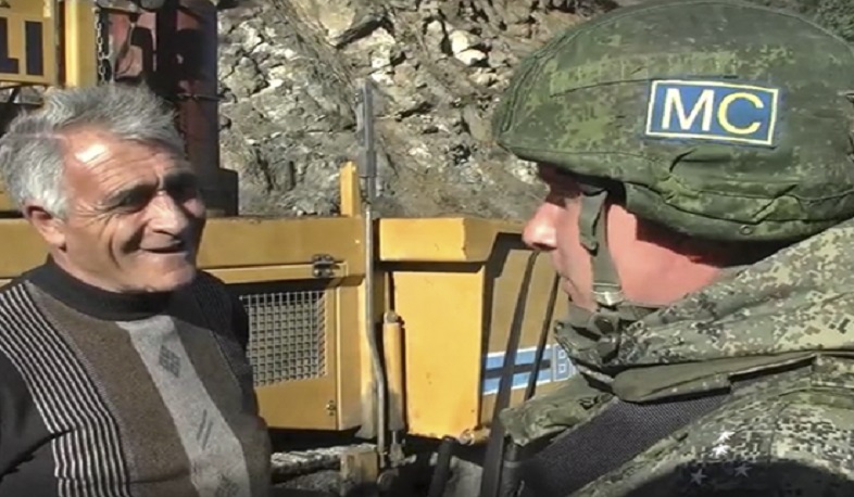 Российские миротворцы обеспечили безопасность при строительстве более 15 км дороги в Шушинском районе Арцаха