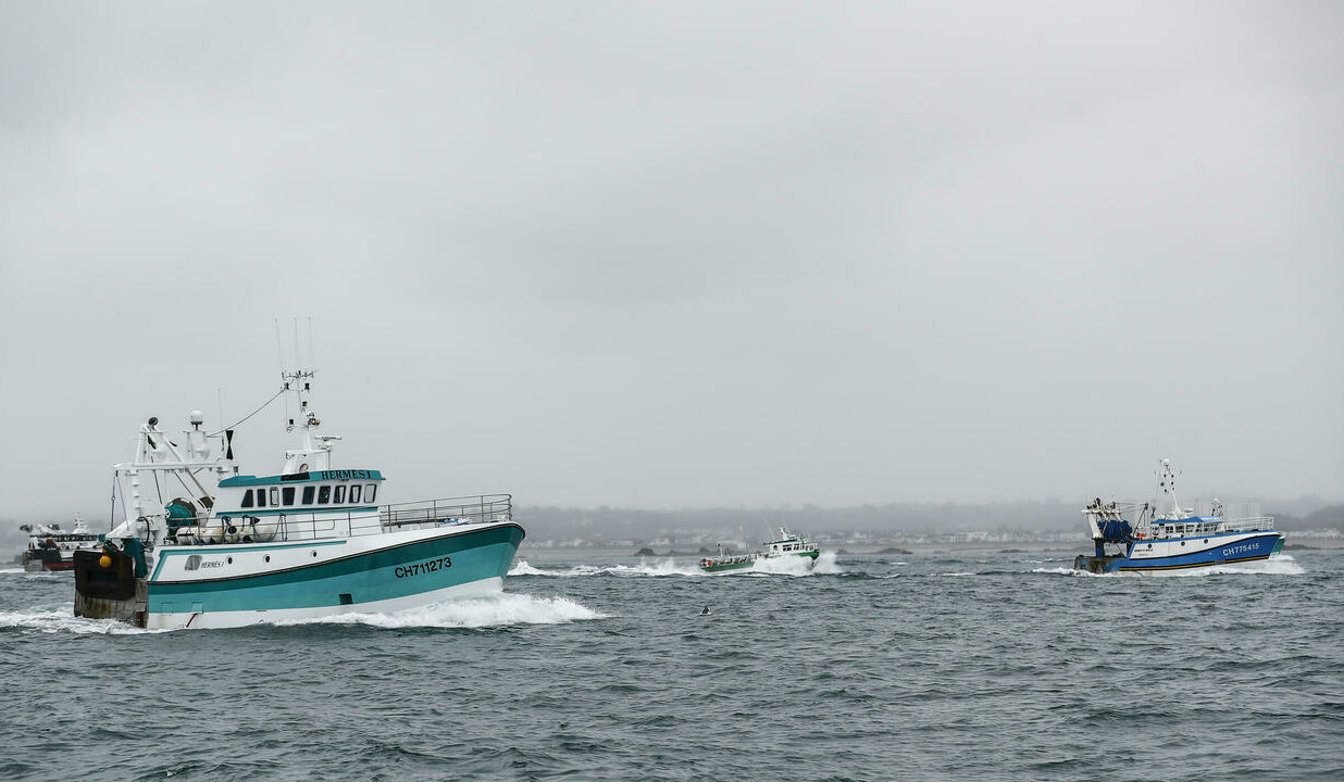 UK denies Friday deadline in post-Brexit fishing row