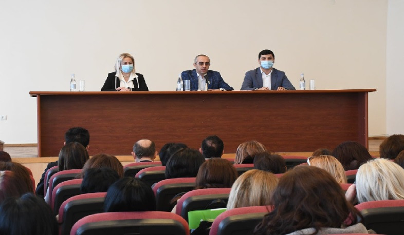 Արմավիրի մարզպետը հանրակրթական դպրոցների տնօրենների հետ քննարկել է ոլորտի հարցերն ու առաջնահերթությունները