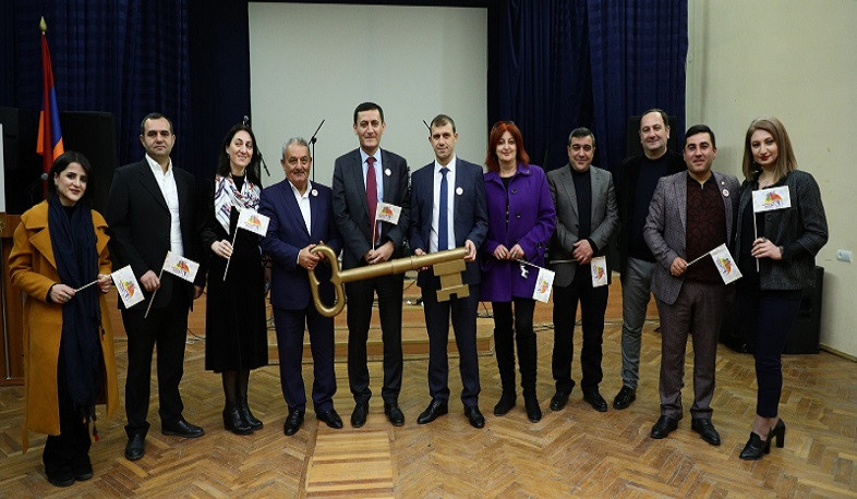 Երիտասարդական մայրաքաղաքի խորհրդանշական բանալին Կապանից փոխանցվեց Հրազդանին