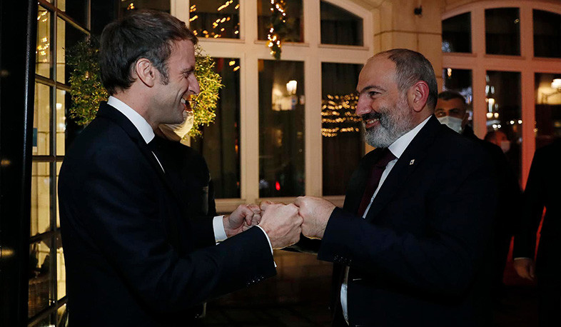 Франция никогда не оставит армян: Макрон
