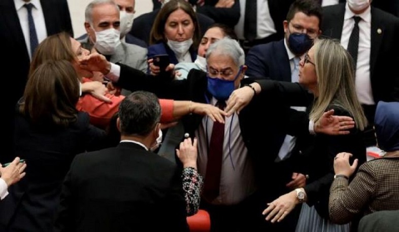Fight of women deputies in Turkish Parliament