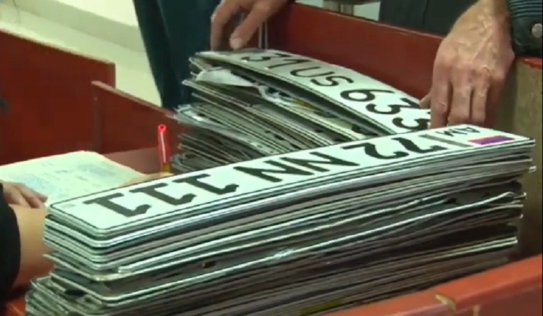 Ավտոմեքենաների պետհամարանիշեր հափշտակելու և դրանց դիմաց գումար պահանջելու գործով երկու անձ կալանավորվել է