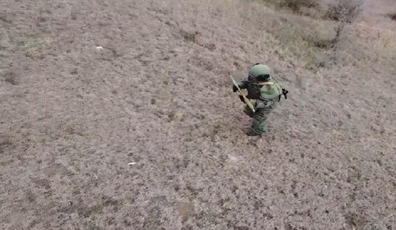 Российские миротворцы уничтожили взрывоопасные предметы, найденные в Арцахе