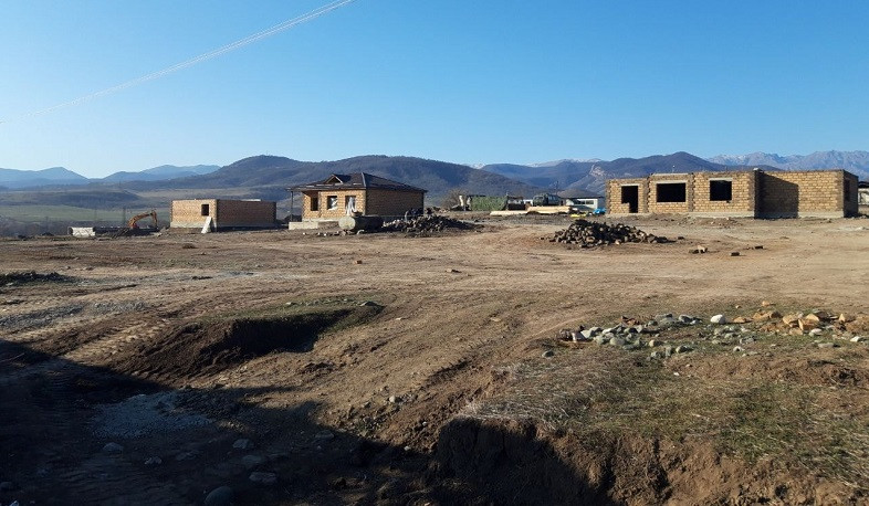 Artsaxın Hovsepavan kəndində yeni məhəllənin tikintisi davam edir