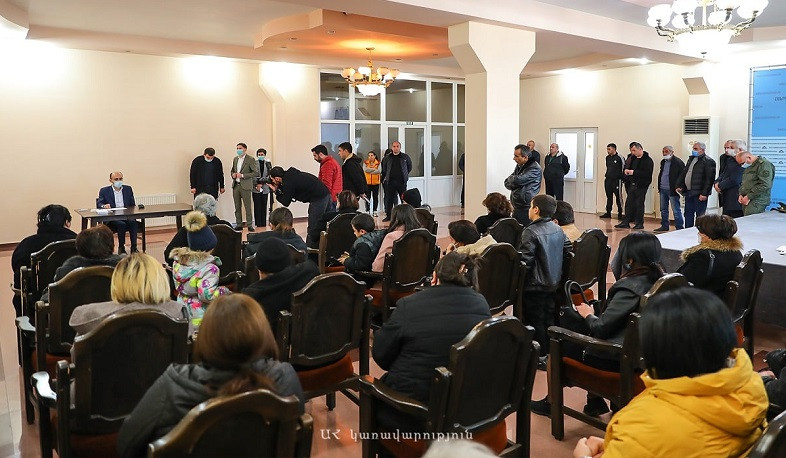 Արտակ Բեգլարյանը մասնակցել է զոհված զինծառայողների տեղահանված 20 ընտանիքի բնակարանամուտի արարողությանը