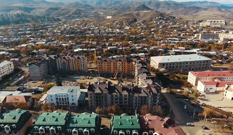 İli ilk böyük mənzil girişi ilə başa vururuq: Arayik Harutyunyan
