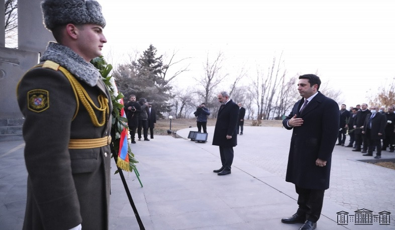 ԱԺ նախագահն այցելել է «Եռաբլուր» զինվորական պանթեոն