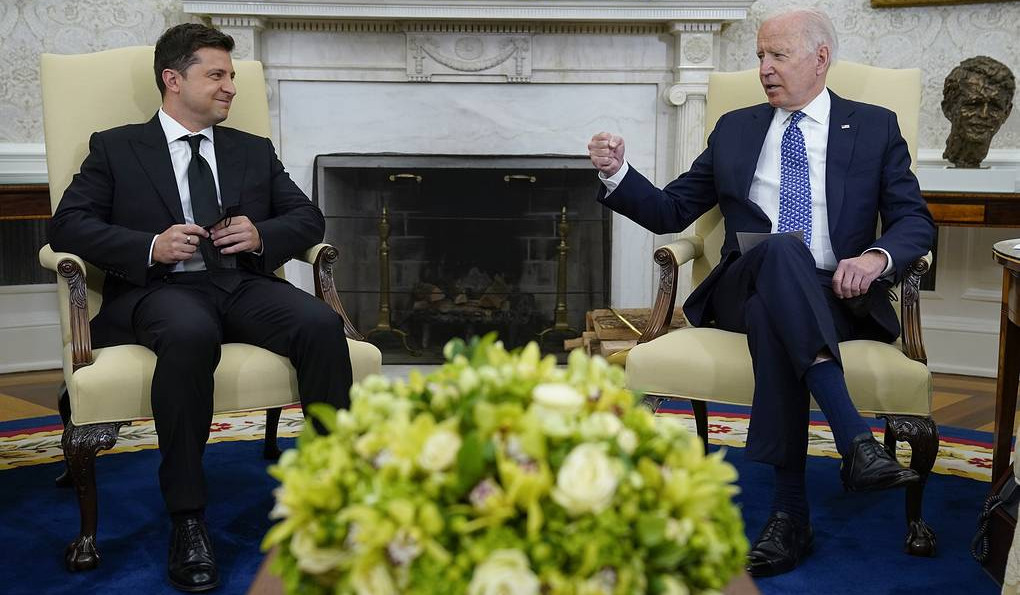 Байден и Зеленский обсудили предстоящие переговоры с Россией по безопасности