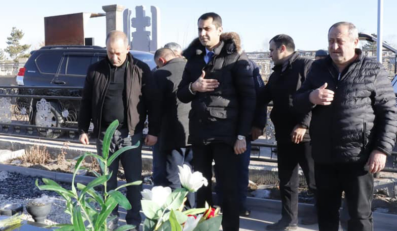 Գեղարքունիքի մարզպետը հարգանքի տուրք է մատուցել նահատակված հերոսների հիշատակին