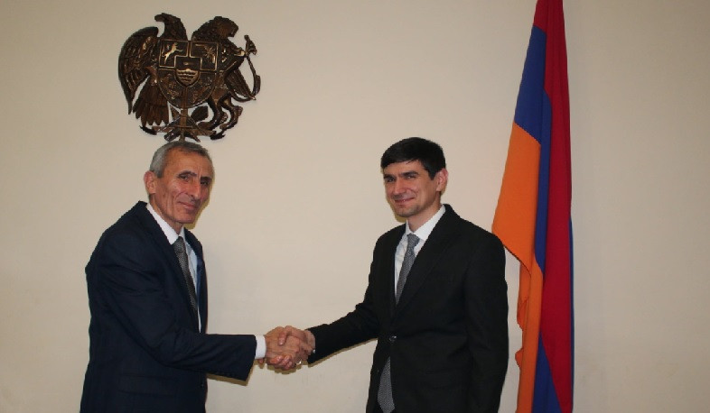 Արագածոտնի նախկին մարզպետը աշխատակազմին է ներկայացրել նորանշանակ մարզպետ Սերգեյ Մովսիսյանին