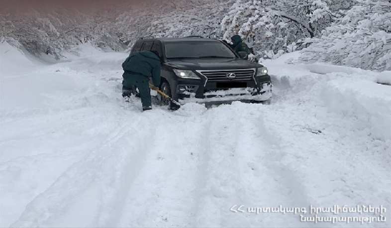 Փրկարարները դուրս են բերել արգելափակված ավտոմեքենաներ